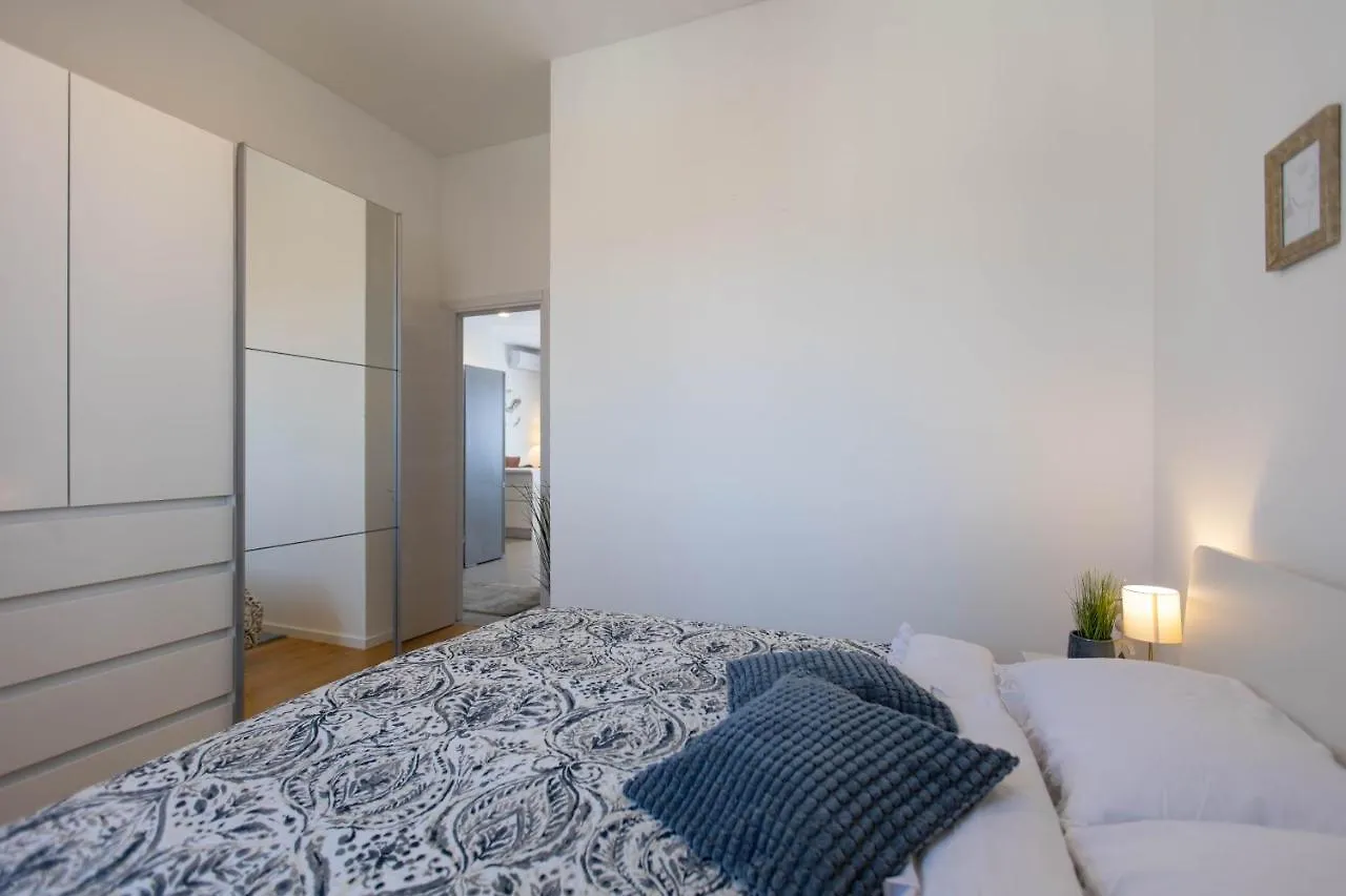 Penthouse Heavenly Holiday Home Split Apartment